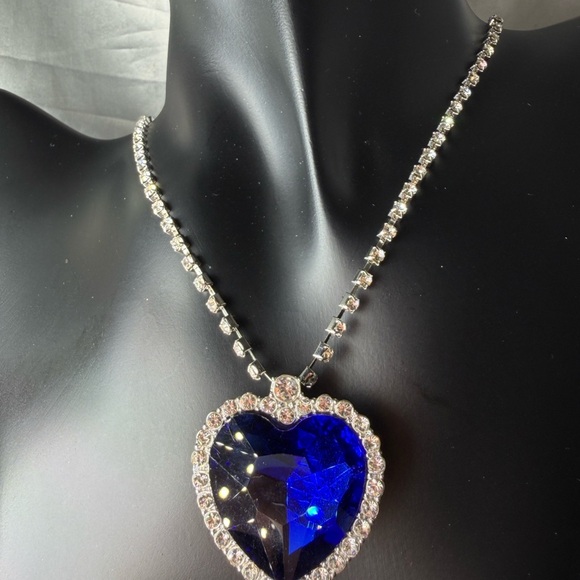 Anthropologie Jewelry - Unique premium look Sapphire Blue Heart Necklace with Silver Accents